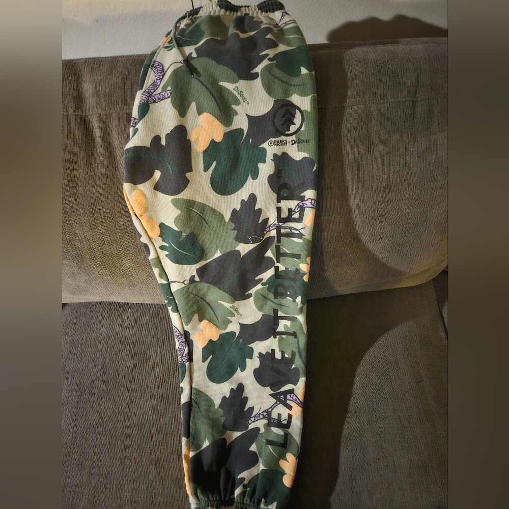 Parks Project x Dr Suess sweatpants size L